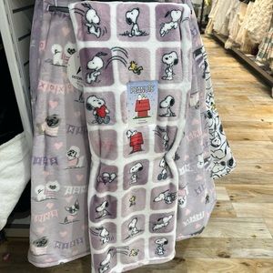 Valentines Day Snoopy Hearts Plush Throw